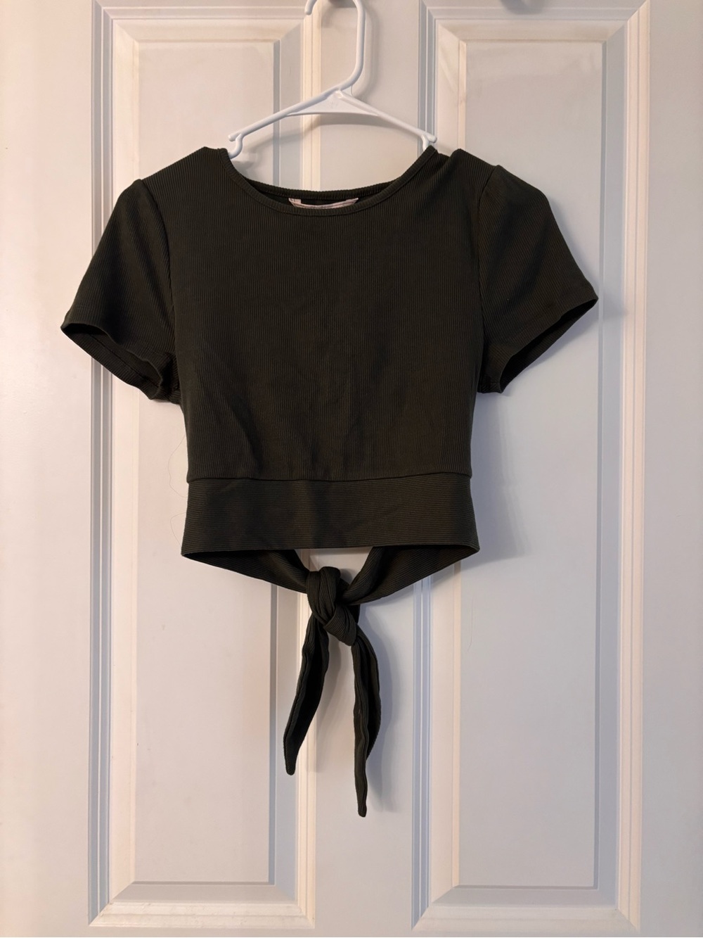 BCBGeneration Olive Tie-Front Short Sleeve Crop Top XS